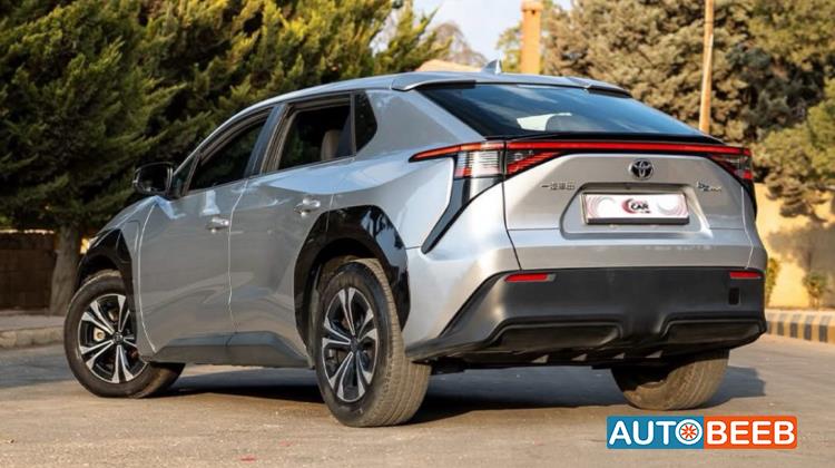 تويوتا bZ4X 2023