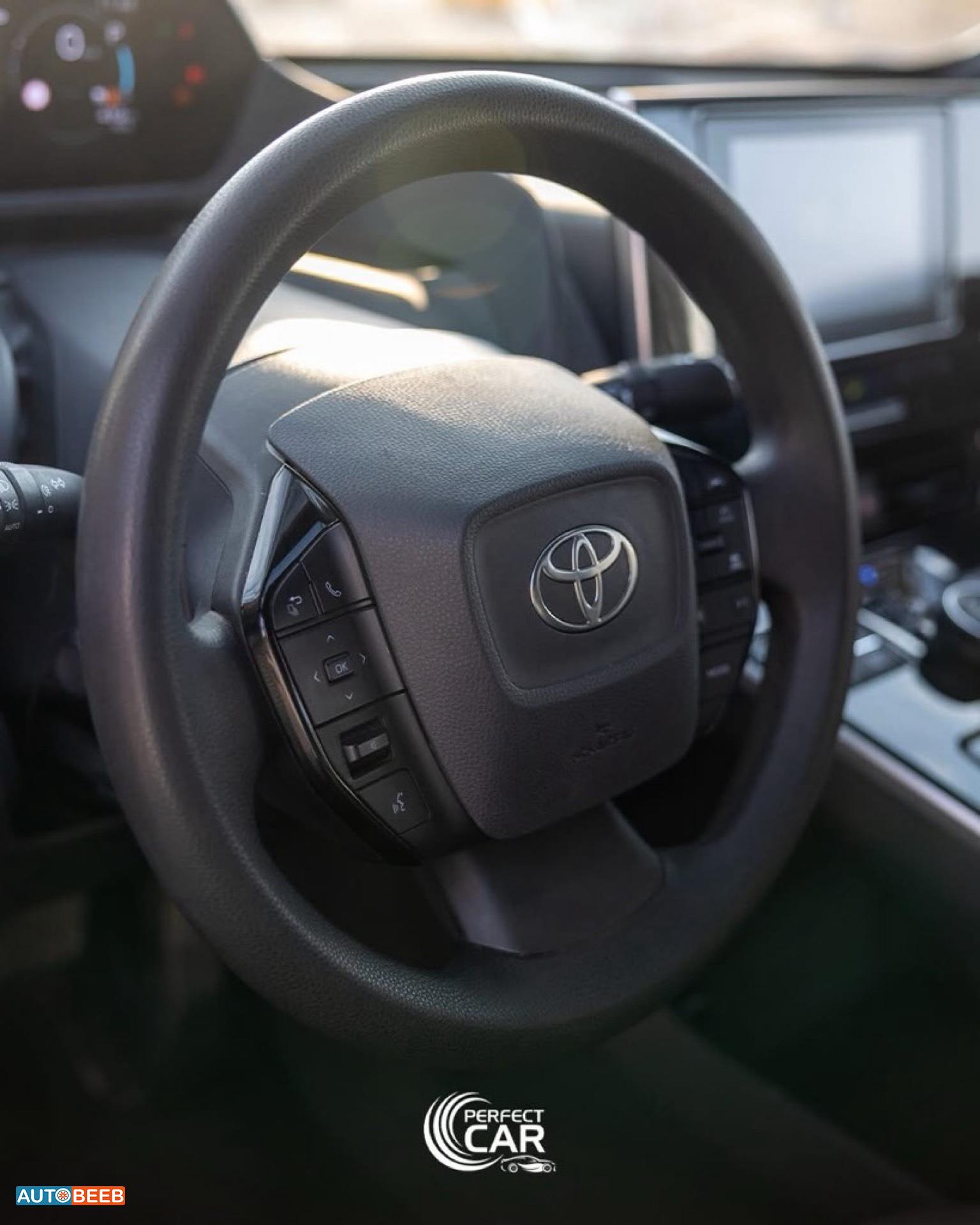 تويوتا bZ4X 2023