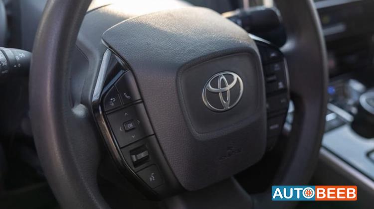 تويوتا bZ4X 2023