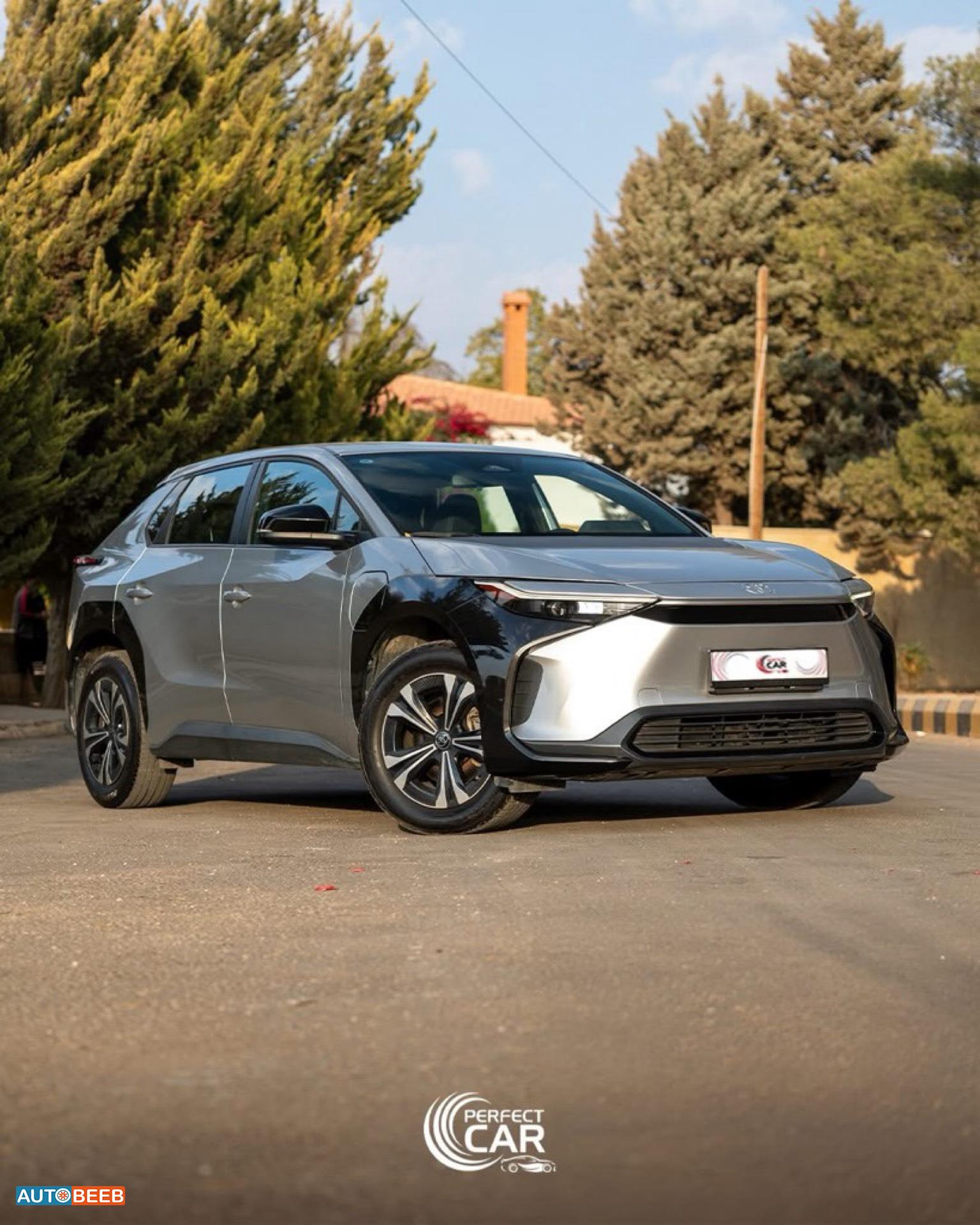 تويوتا bZ4X 2023