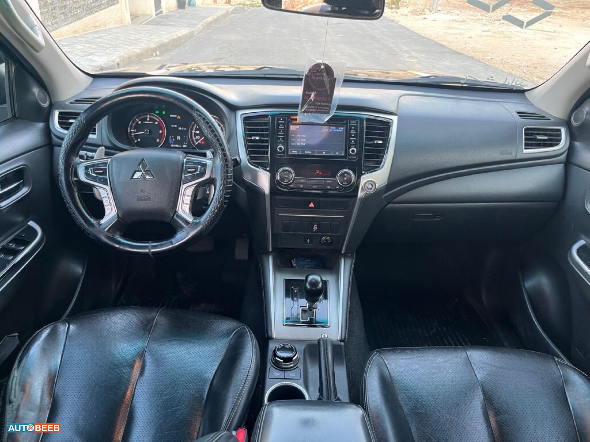 Mitsubishi L200 2022