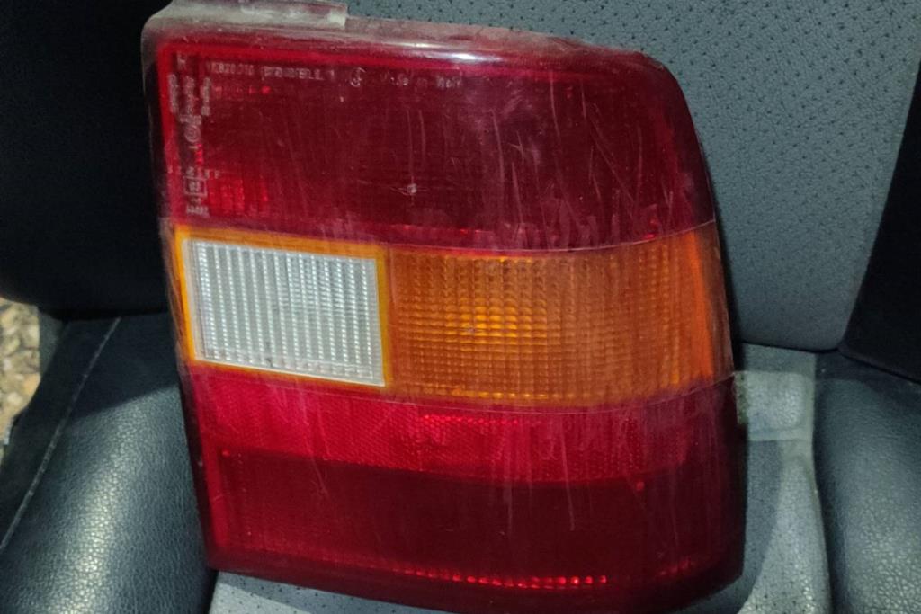 ضوء خلفي يمين شمال اوبل فيكترا 1990 1991