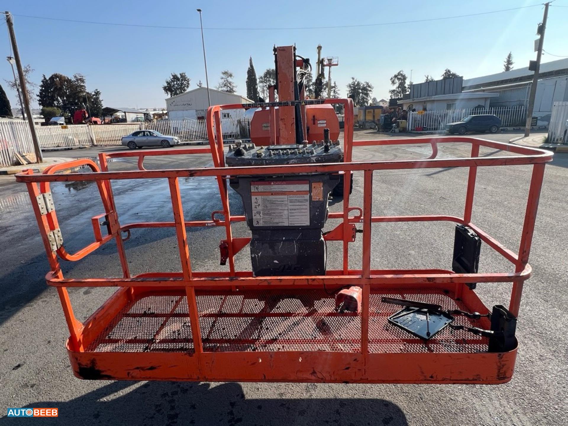 Aerial work platform JLG 2013