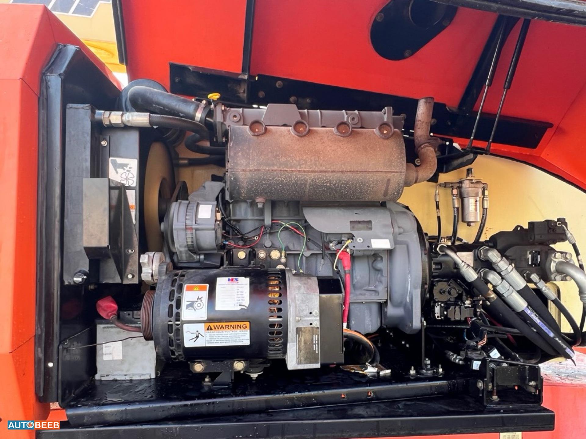 Aerial work platform JLG 2013