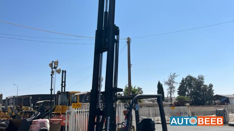 Forklift Toyota 2016