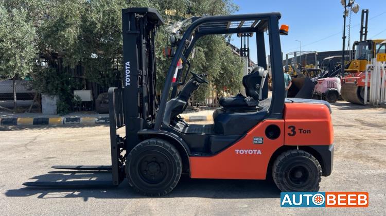 Forklift Toyota 2016