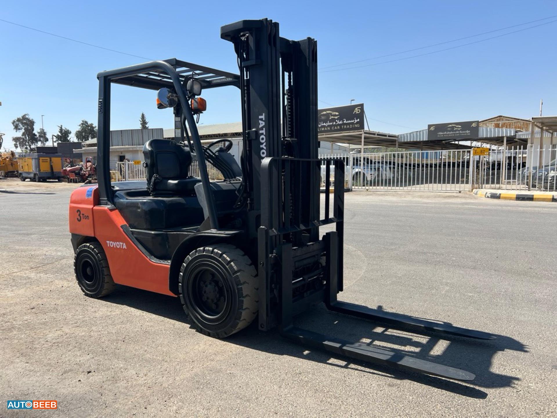 Forklift Toyota 2016