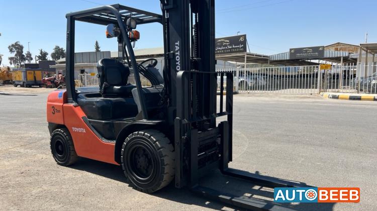 Forklift Toyota 2016