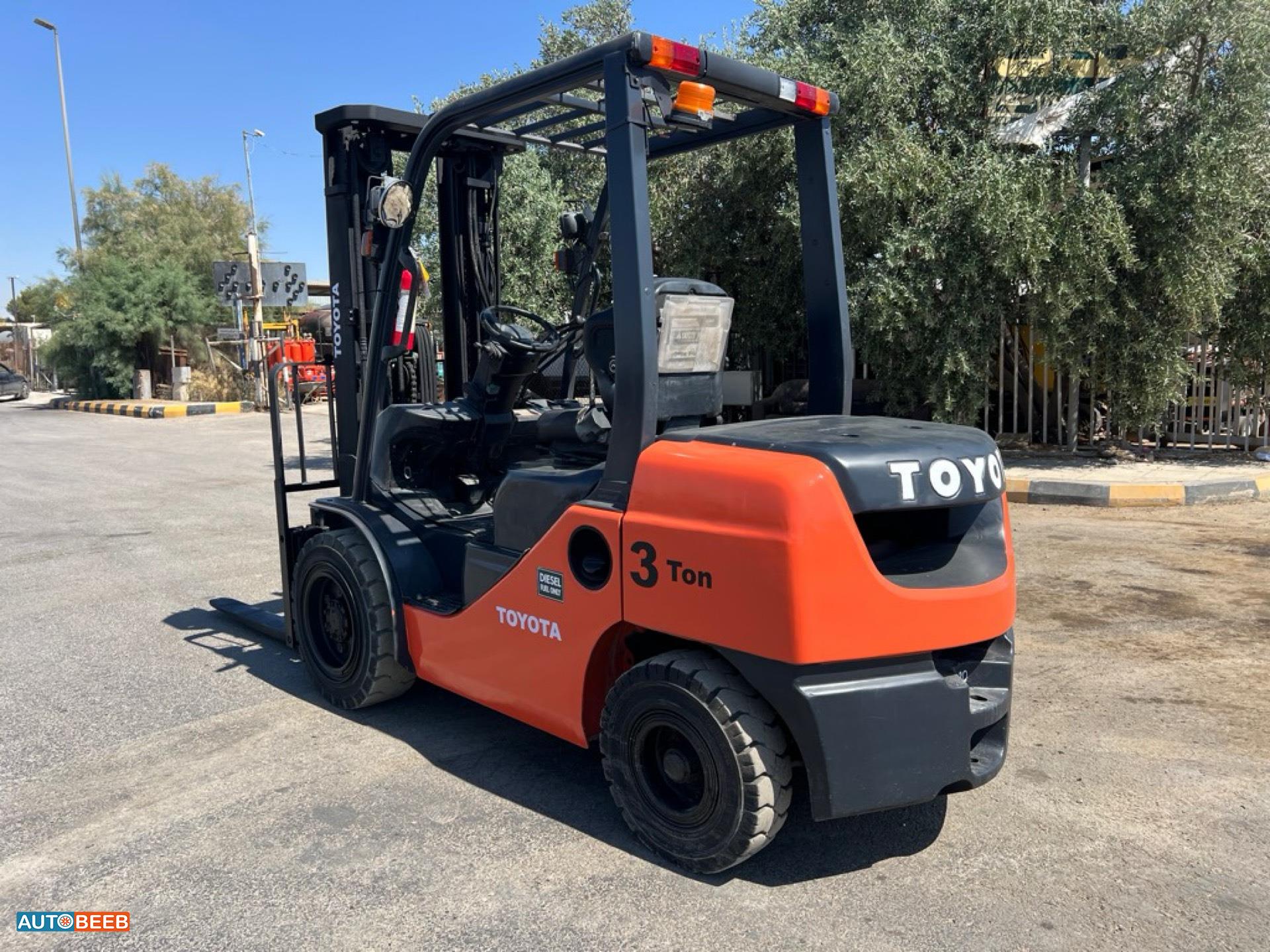 Forklift Toyota 2016