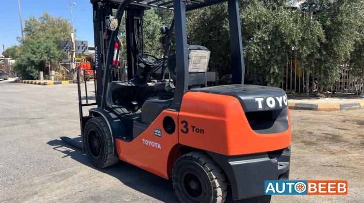 Forklift Toyota 2016