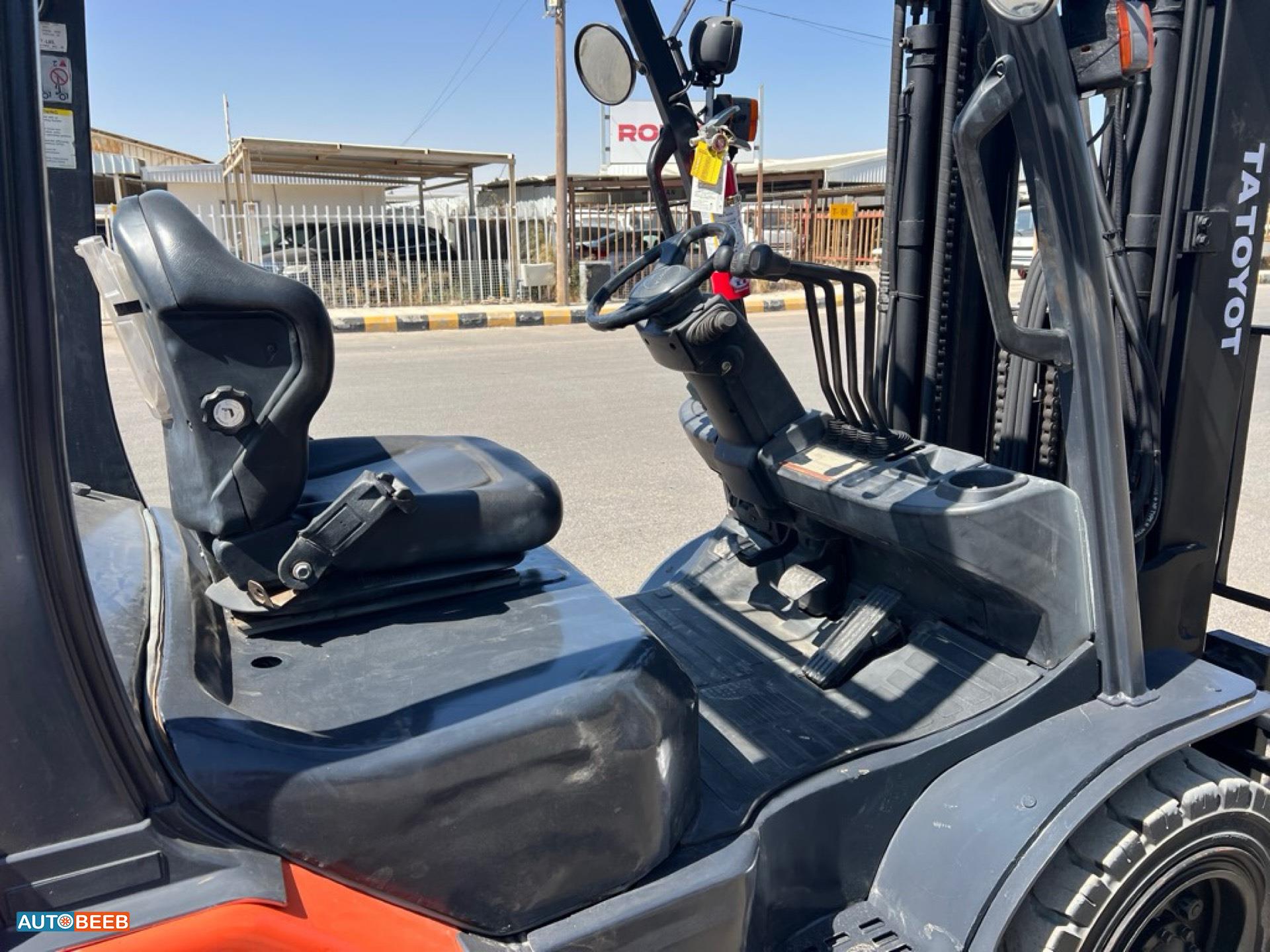 Forklift Toyota 2016