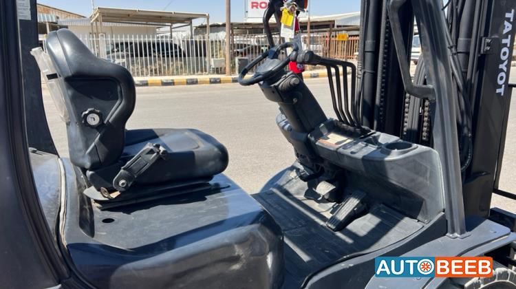 Forklift Toyota 2016