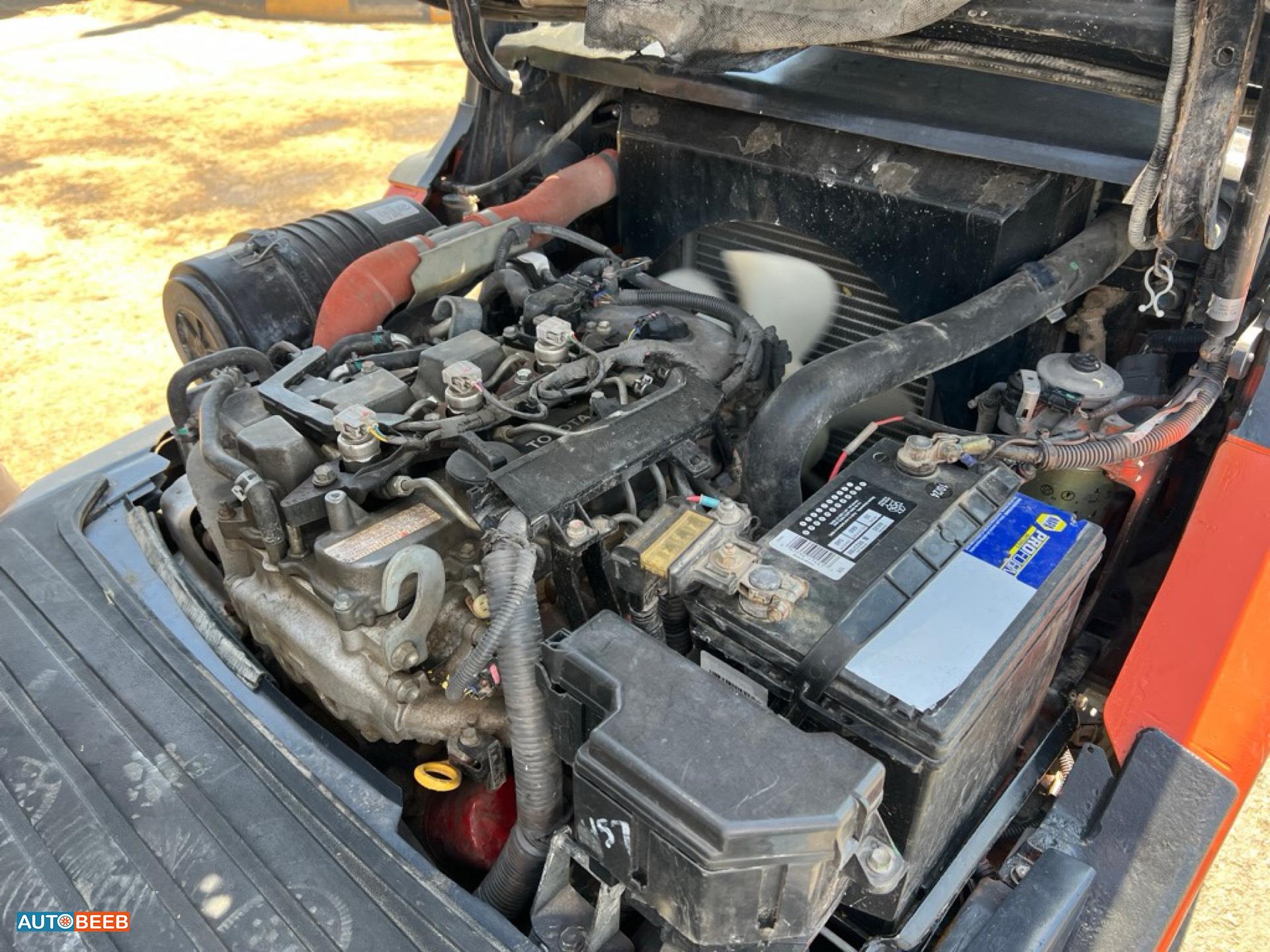 Forklift Toyota 2016