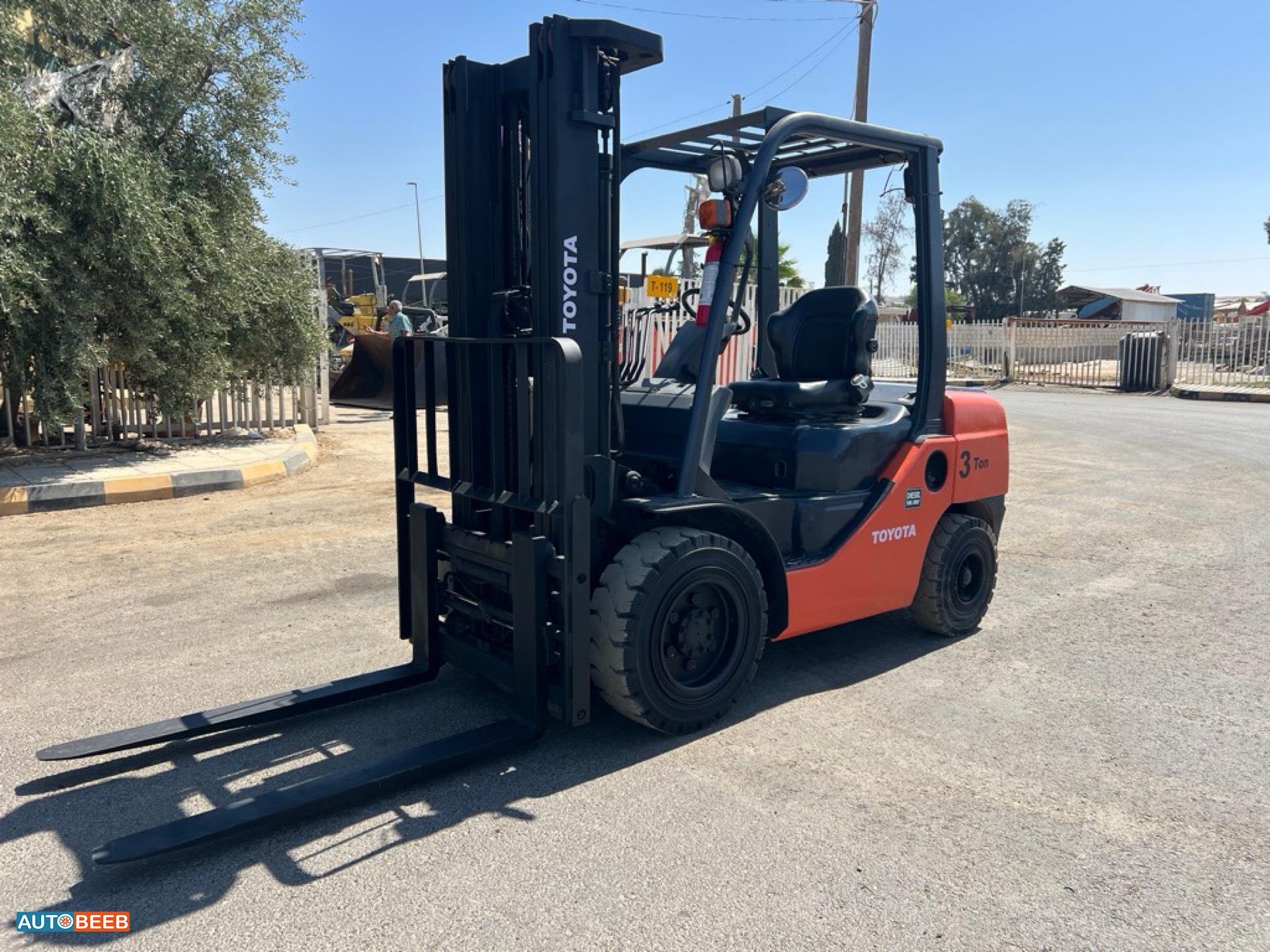 Forklift Toyota 2016