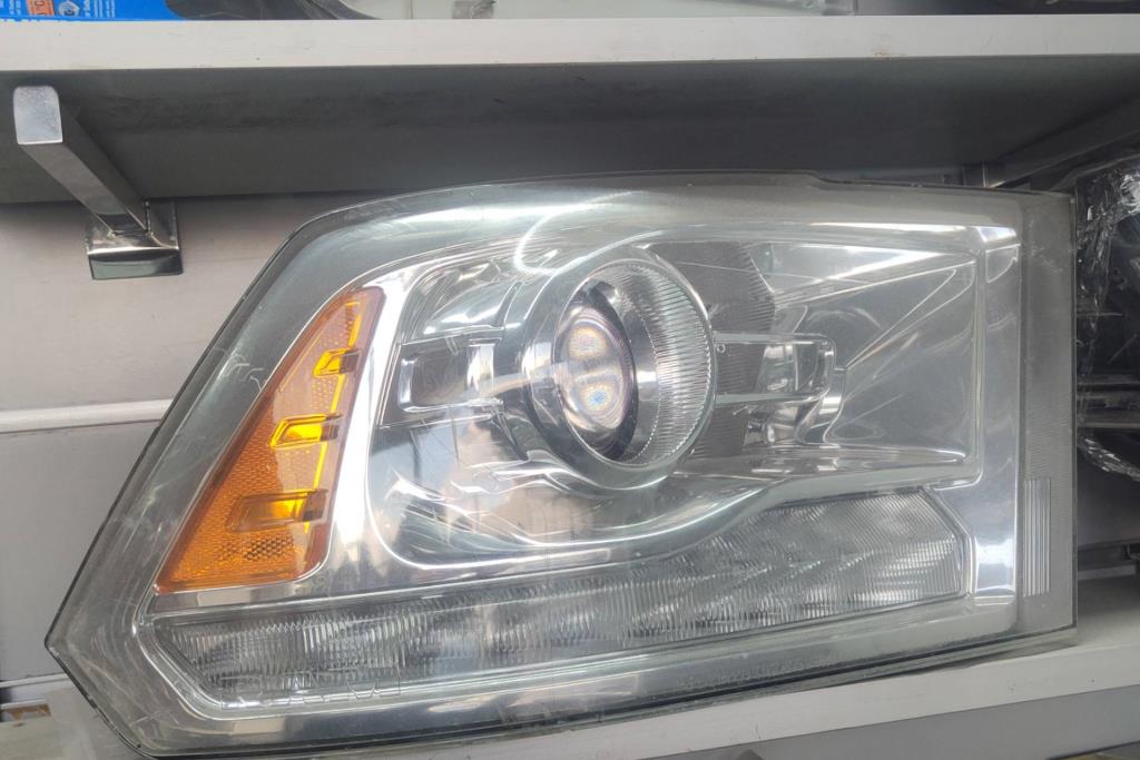 ضوء امامي يمين شمال دودج رام 2009 2010 2011 2012 2013 2014 2015 2016 