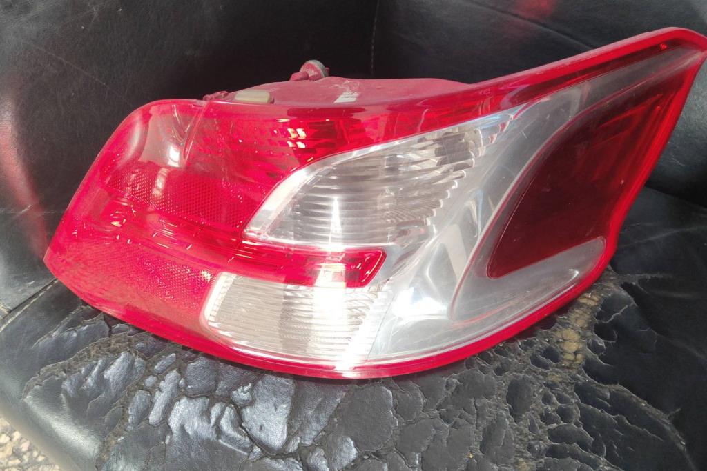 ضوء خلفي يمين شمال بيجو 301 2015 2016