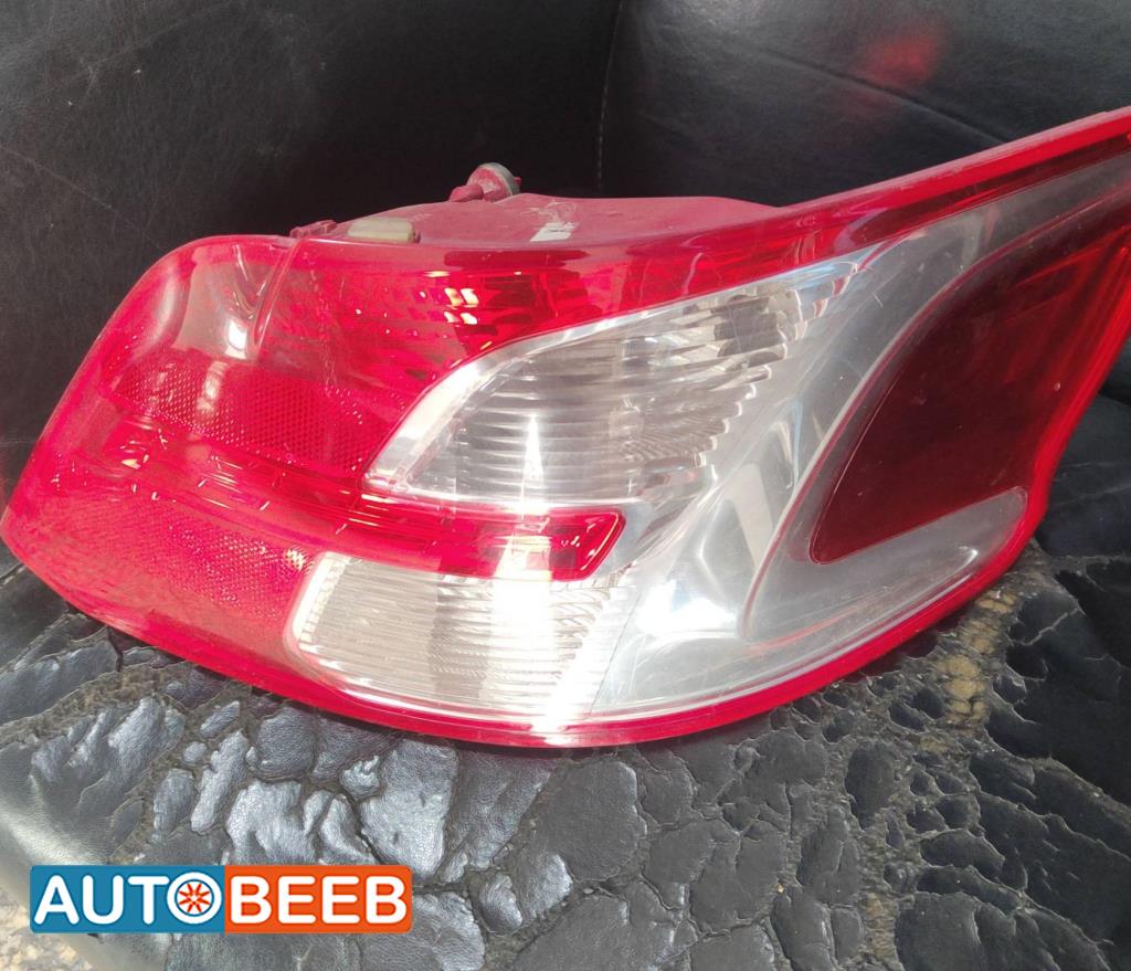 ضوء خلفي يمين شمال بيجو 301 2015 2016