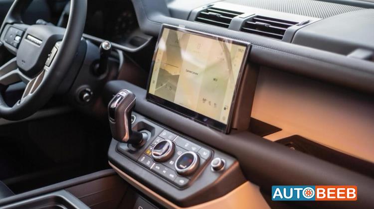 Land Rover Defender 2023