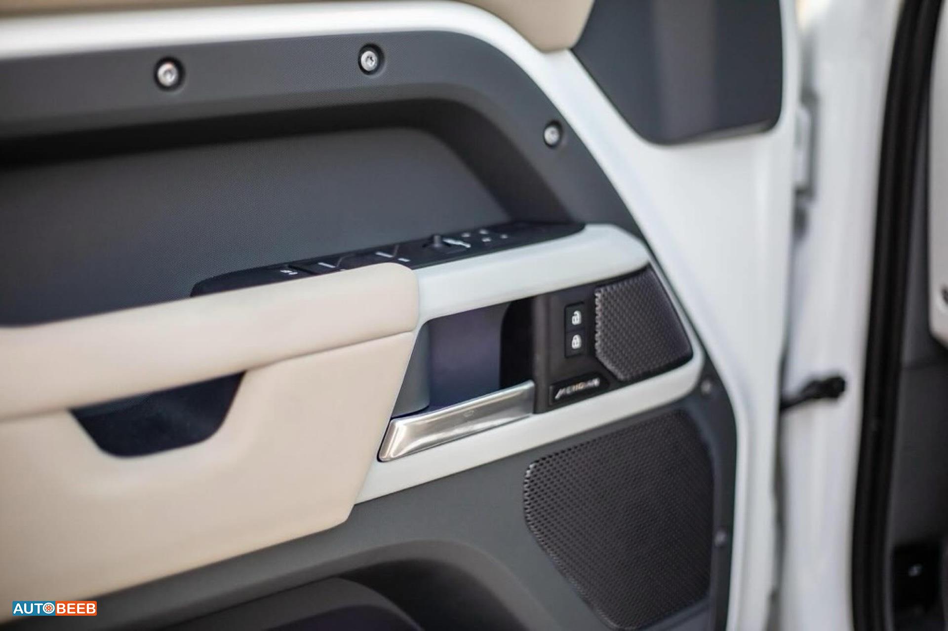 Land Rover Defender 2023