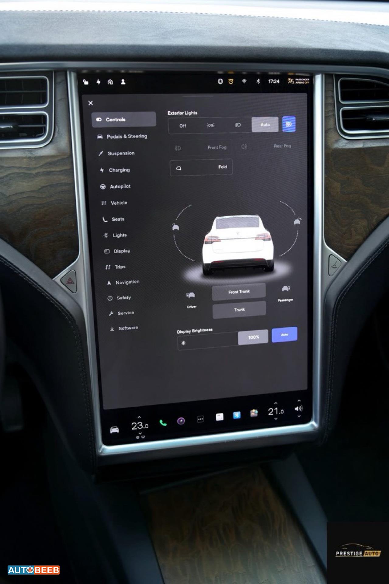 Tesla X 2017