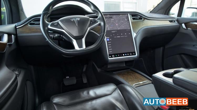 Tesla X 2017