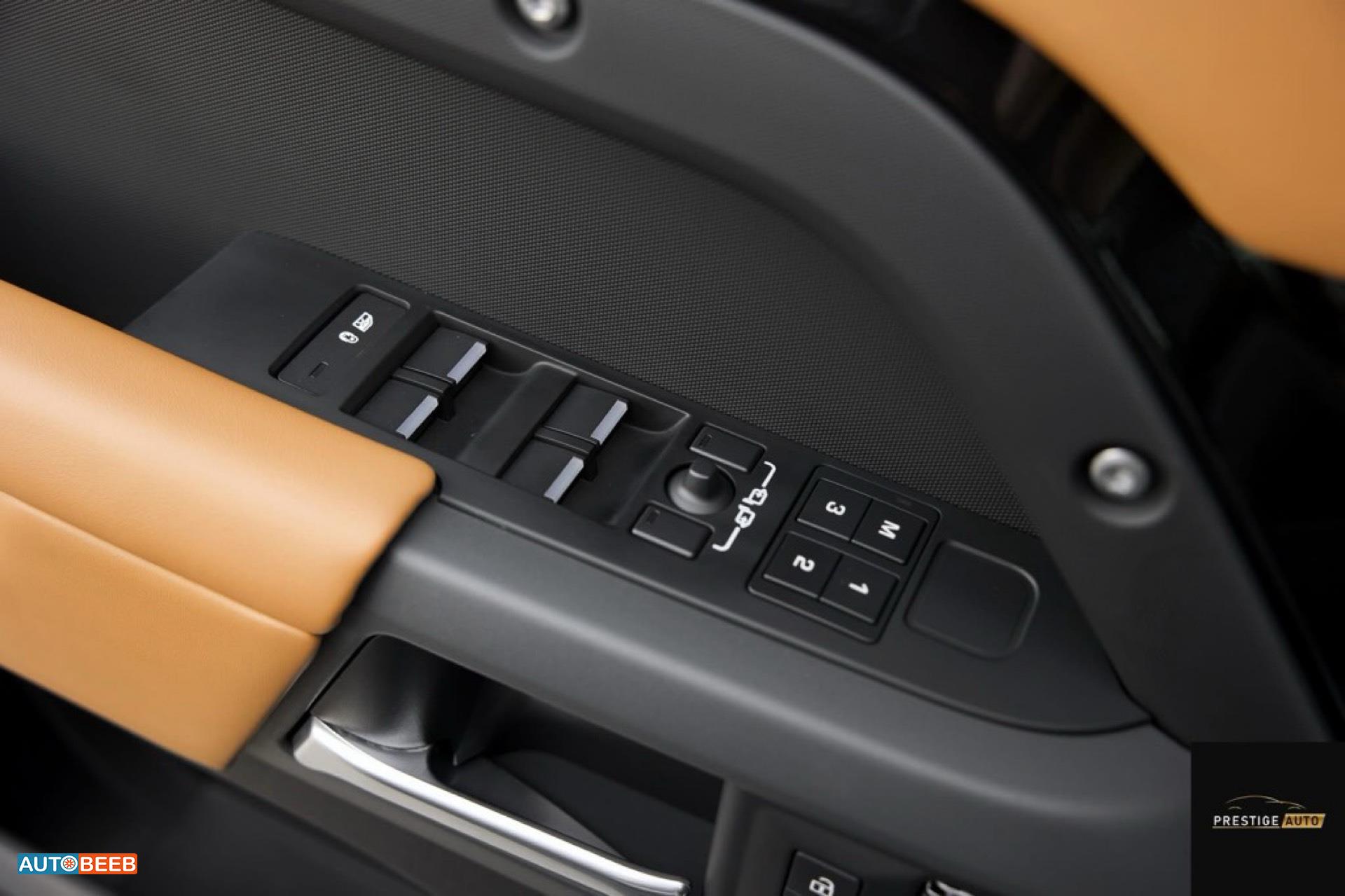 Land Rover Defender 2024