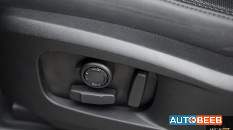 Land Rover Defender 2024