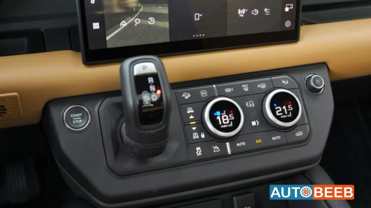 Land Rover Defender 2024