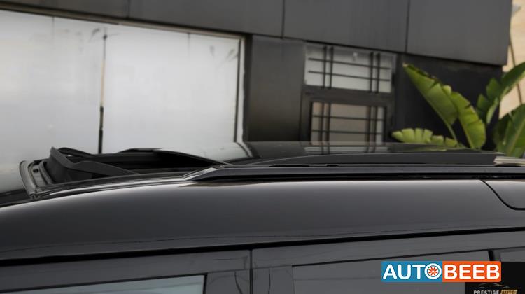 Land Rover Defender 2024