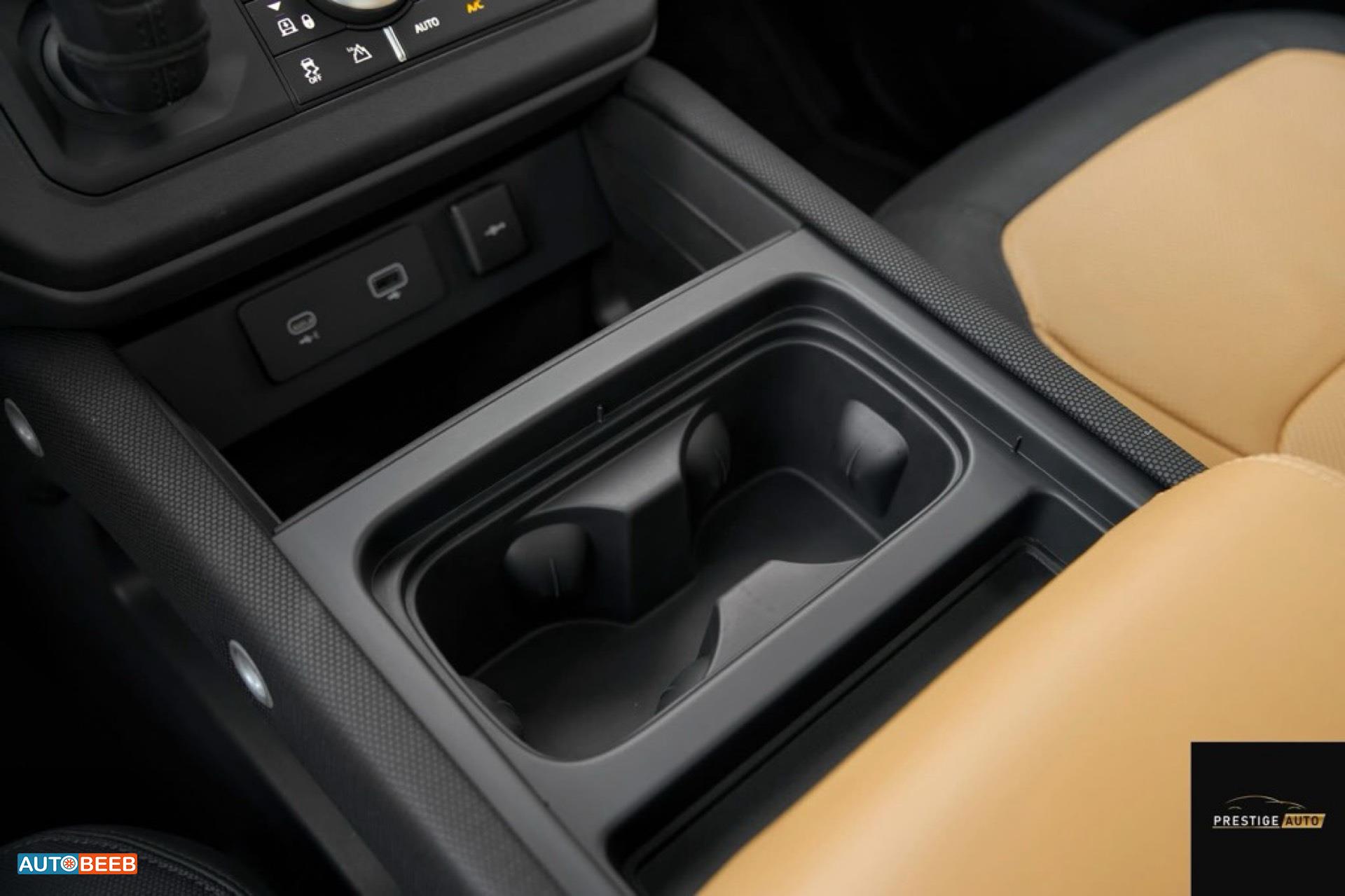 Land Rover Defender 2024