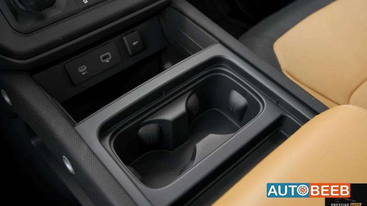 Land Rover Defender 2024