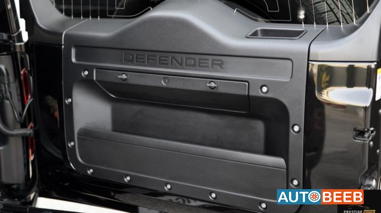 Land Rover Defender 2024