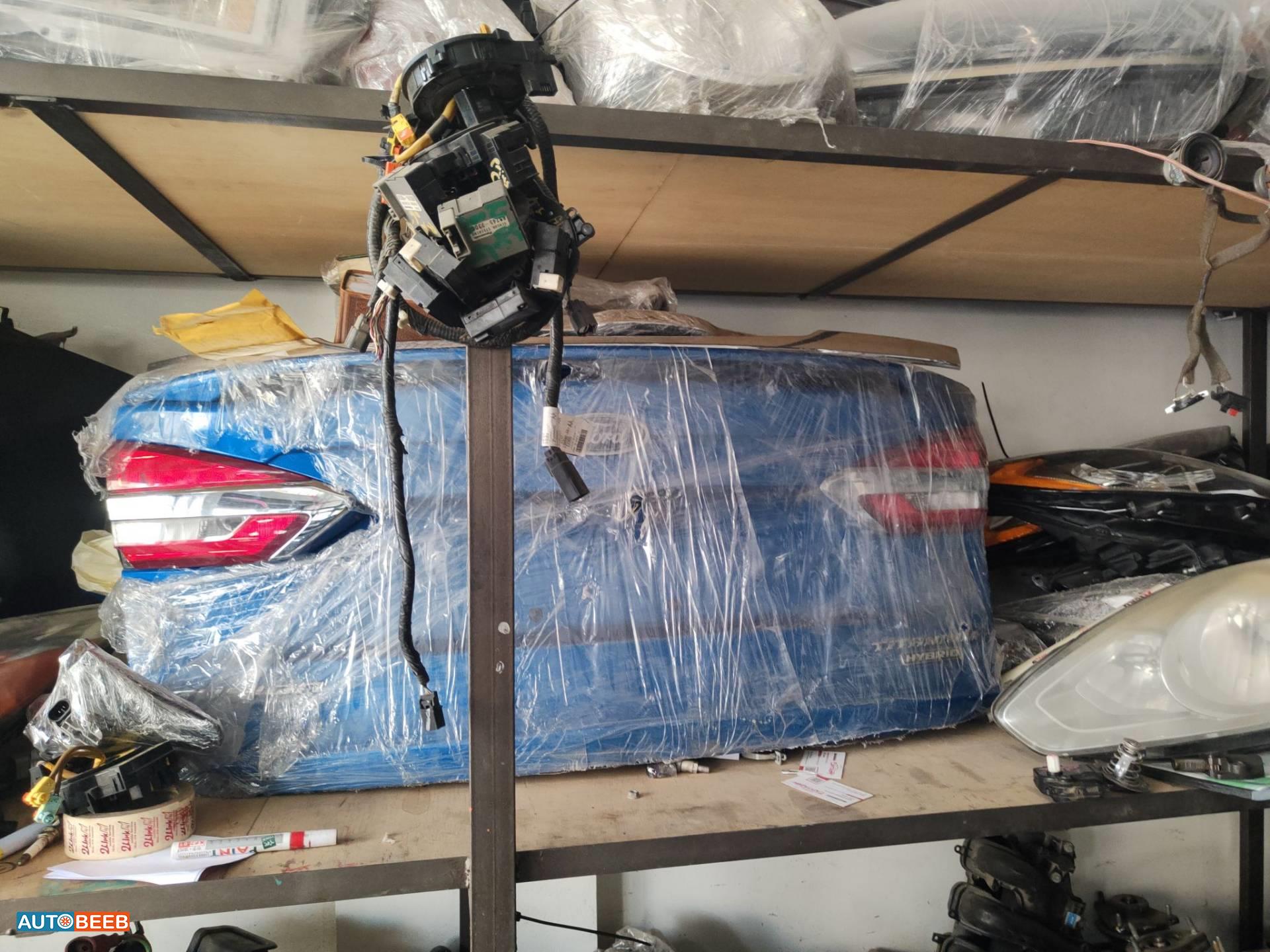 Body  Trunk Ford Fusion