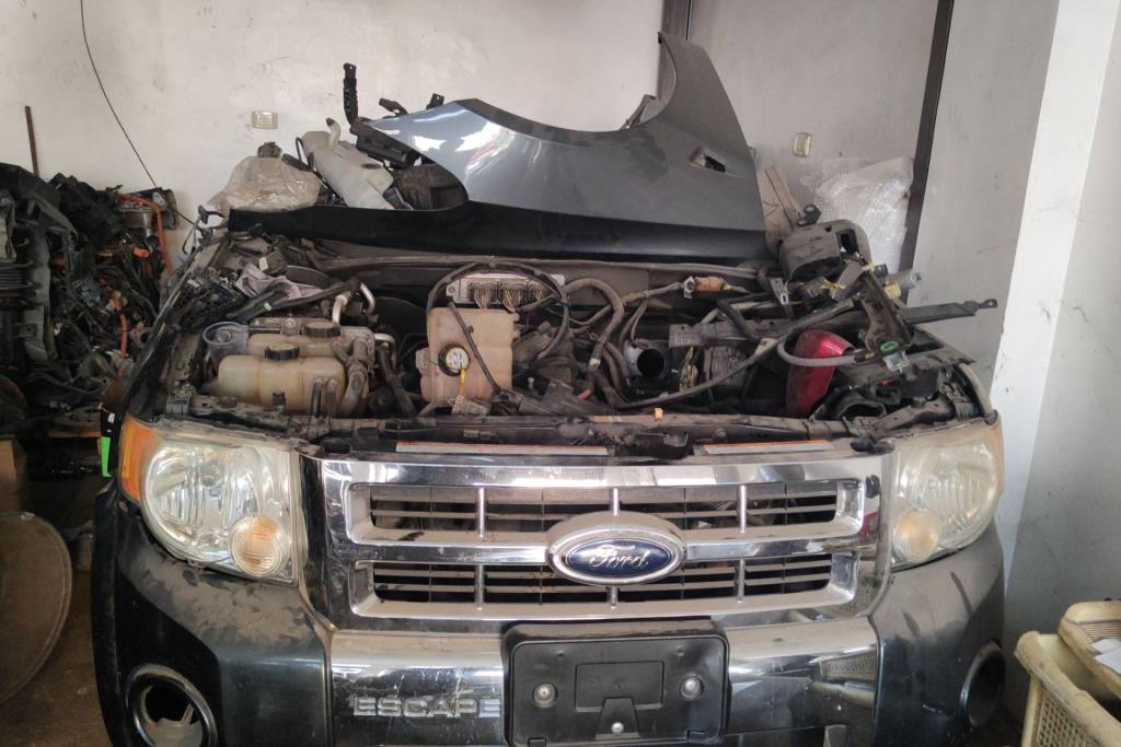 Body  Front clip Ford Escape