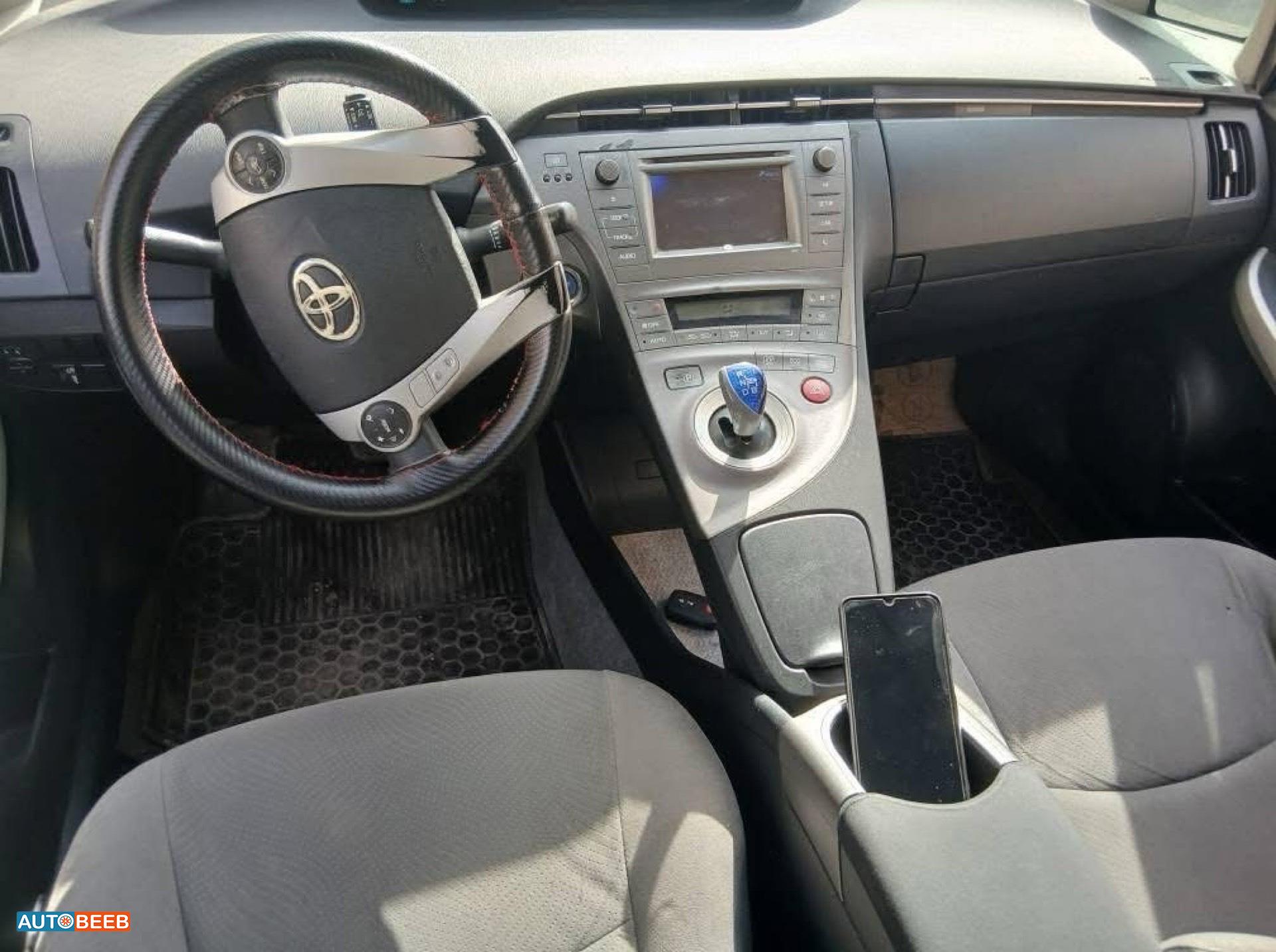 تويوتا بريوس 2012