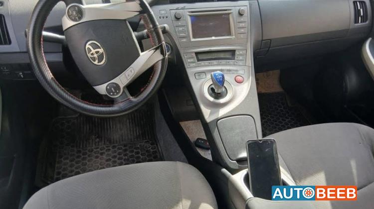 تويوتا بريوس 2012