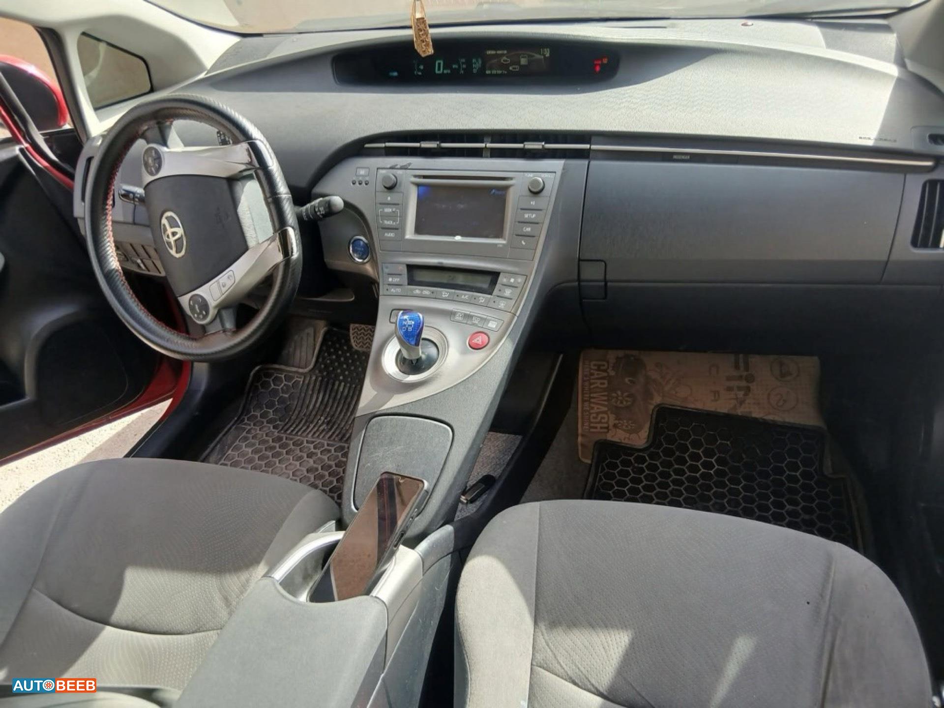 تويوتا بريوس 2012