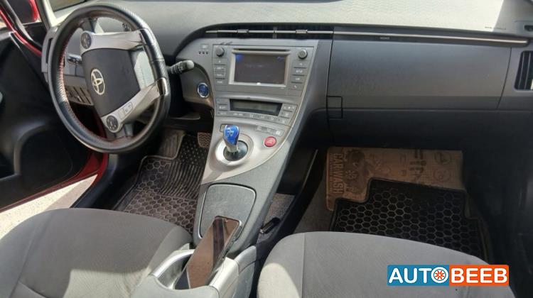 تويوتا بريوس 2012