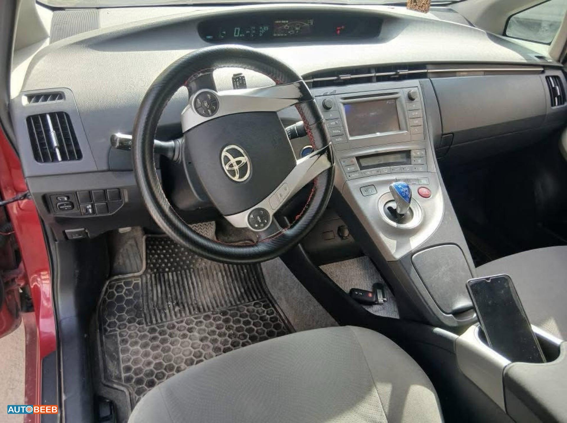 تويوتا بريوس 2012