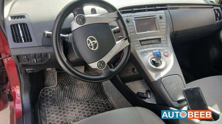 تويوتا بريوس 2012