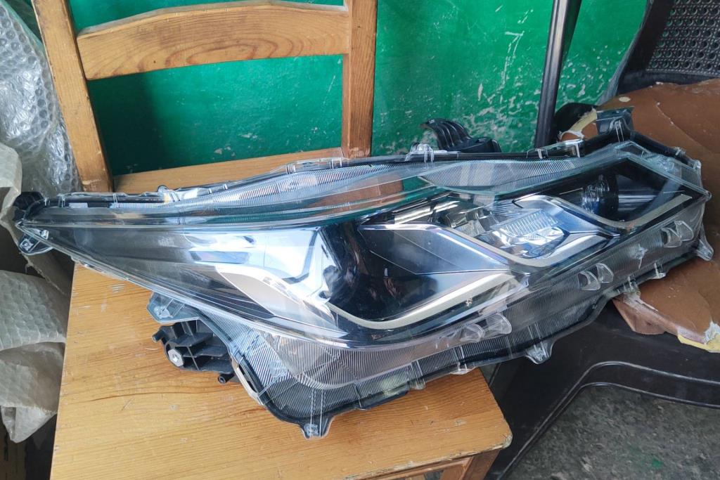 ضوء امامي يمين شمال تويوتا كورولا مركزية 2019 2020 2021 2022 2023 2024