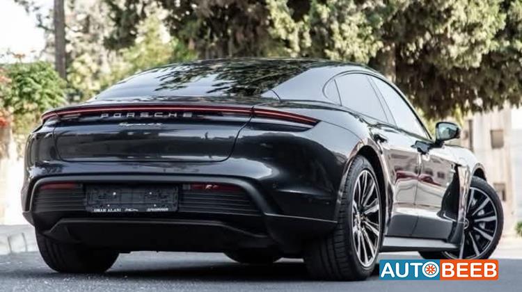 بورش تايكان 2021