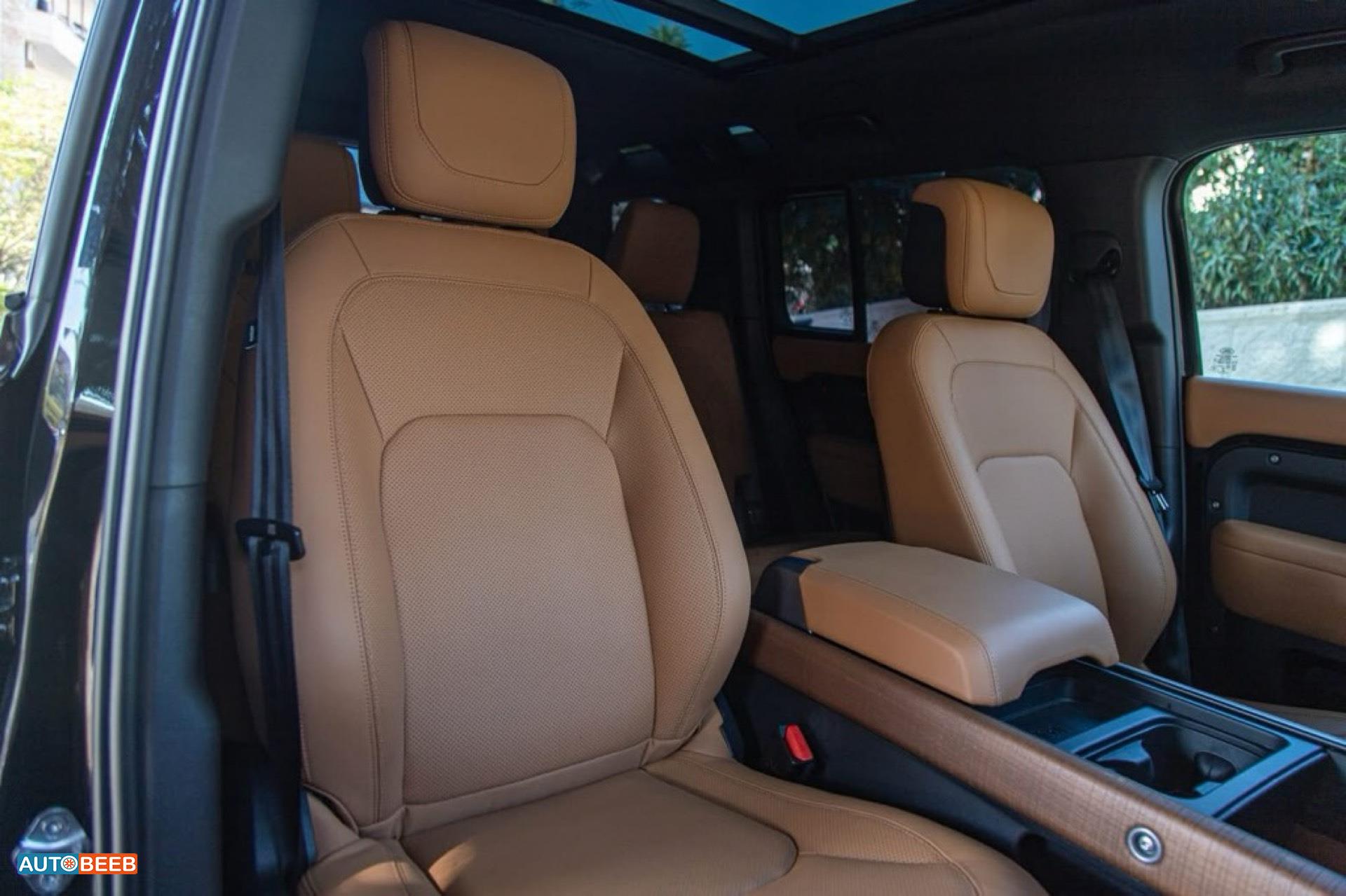 Land Rover Defender 2023