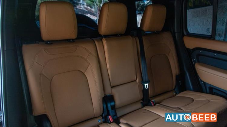 Land Rover Defender 2023