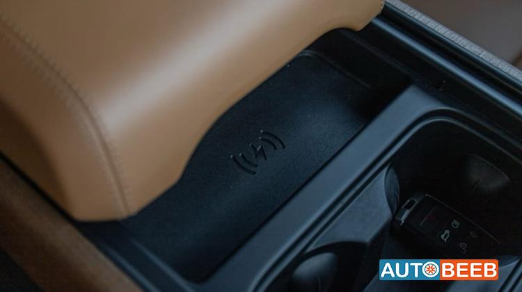 Land Rover Defender 2023