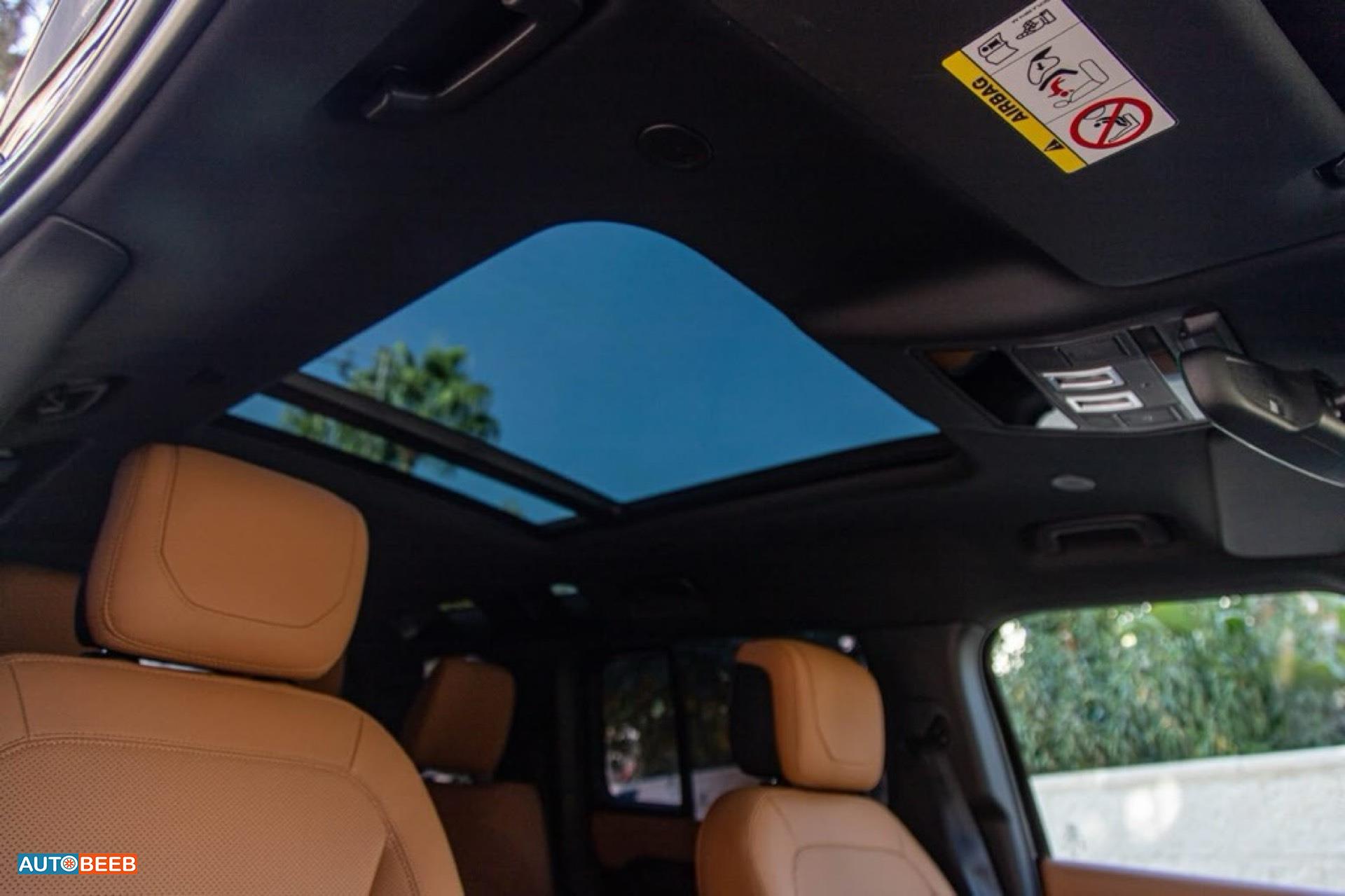 Land Rover Defender 2023