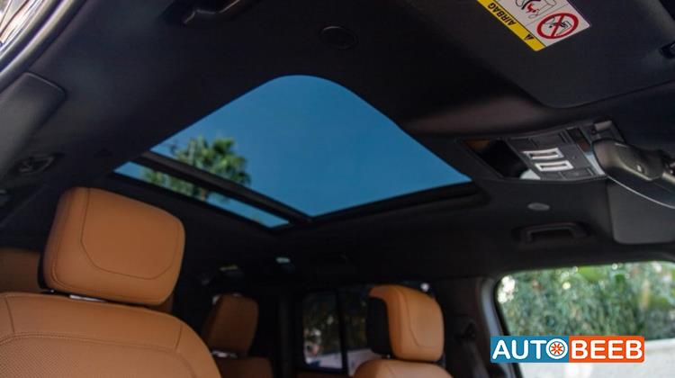 Land Rover Defender 2023