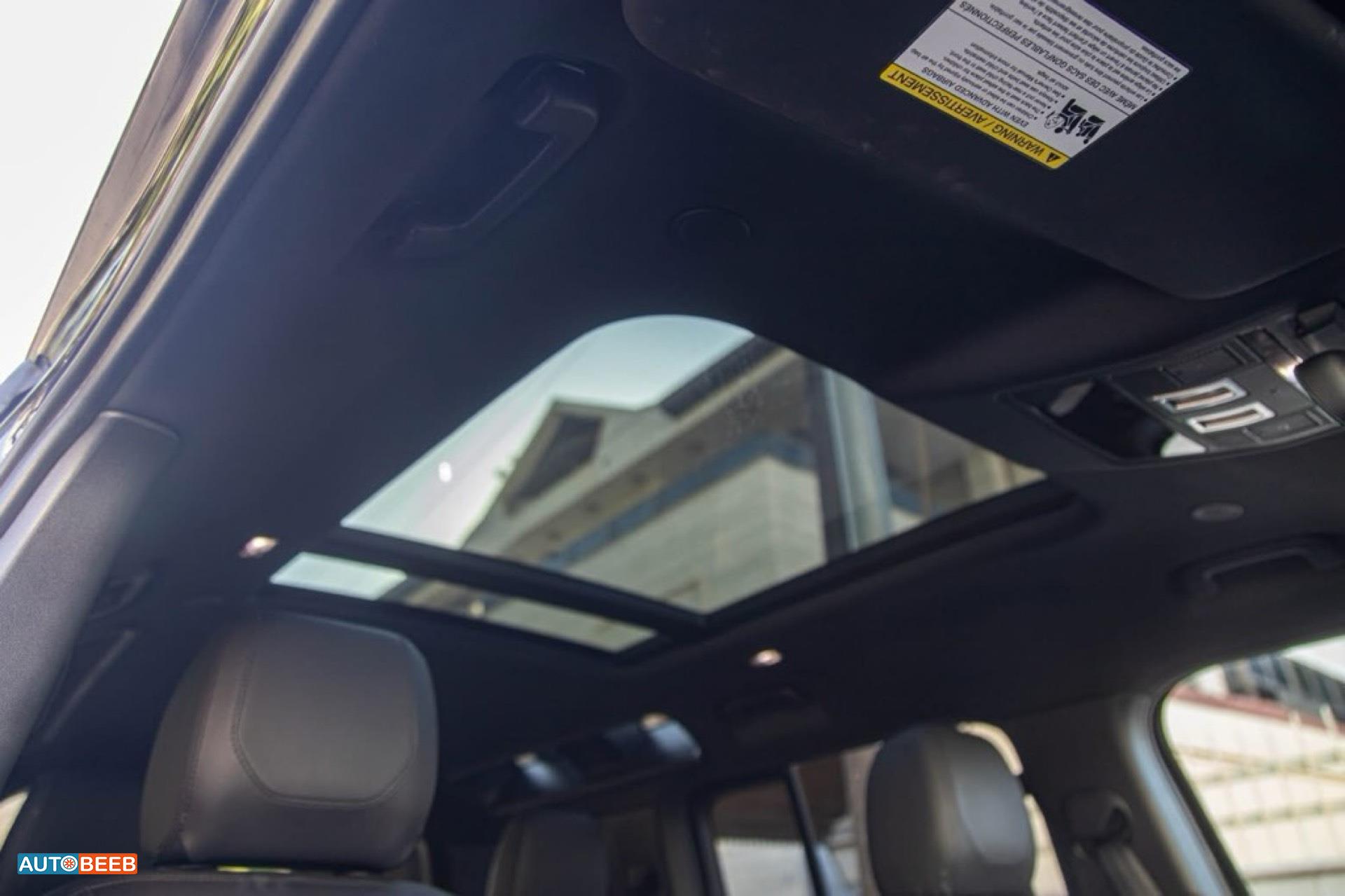 Land Rover Defender 2023