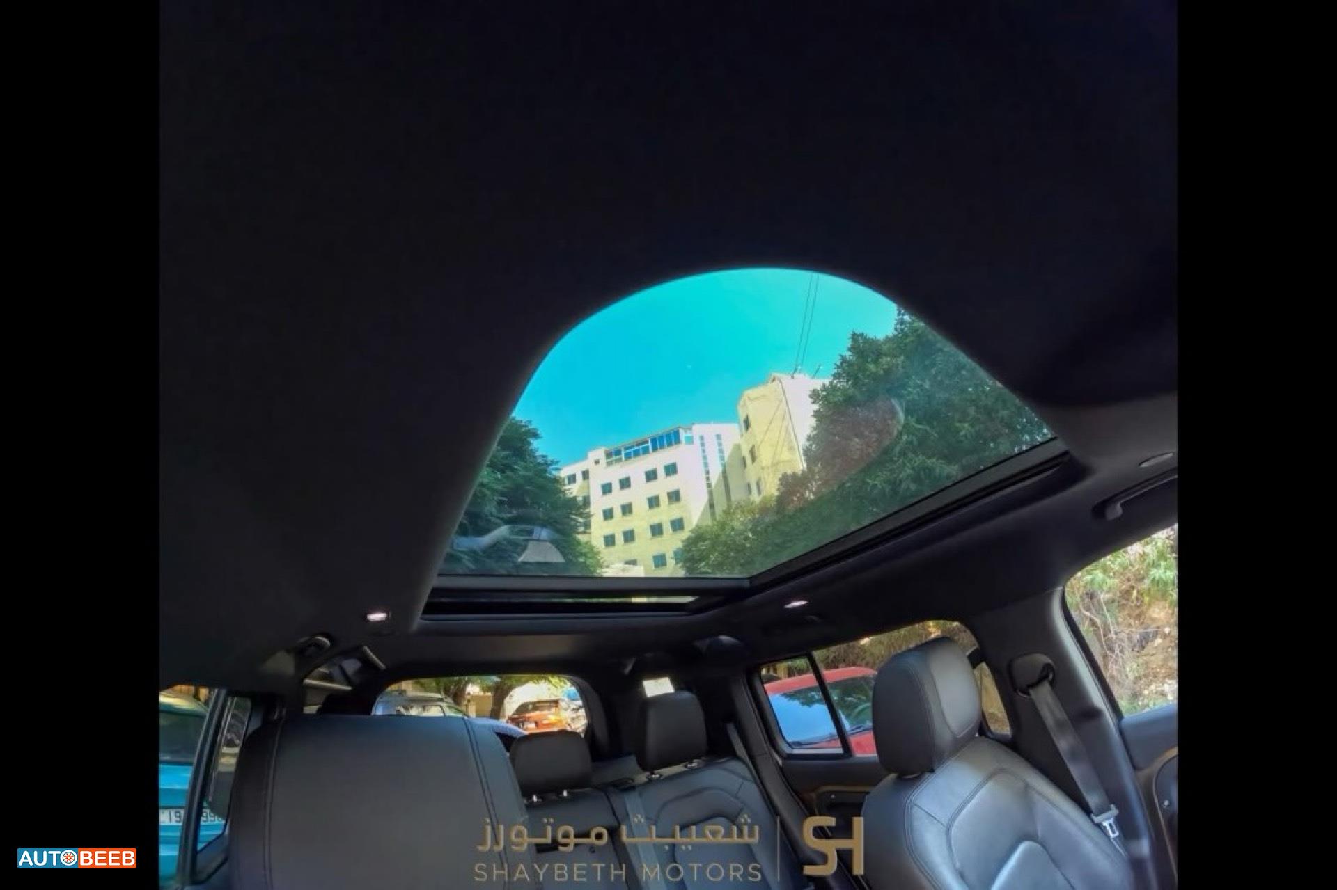 Land Rover Defender 2023