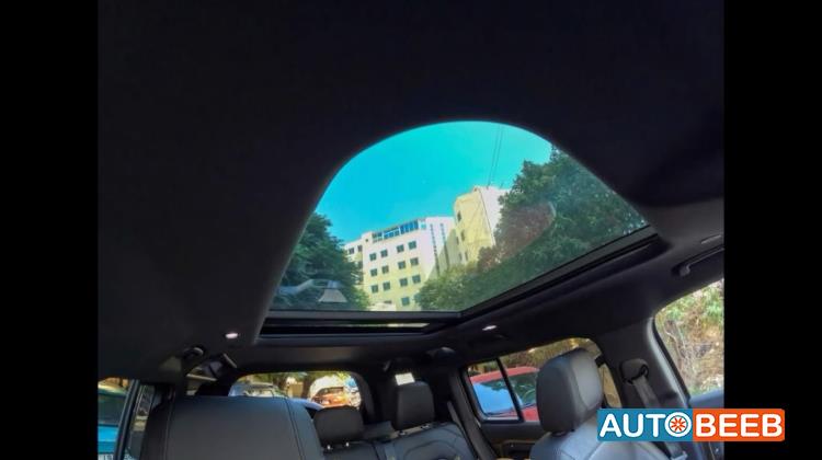 Land Rover Defender 2023